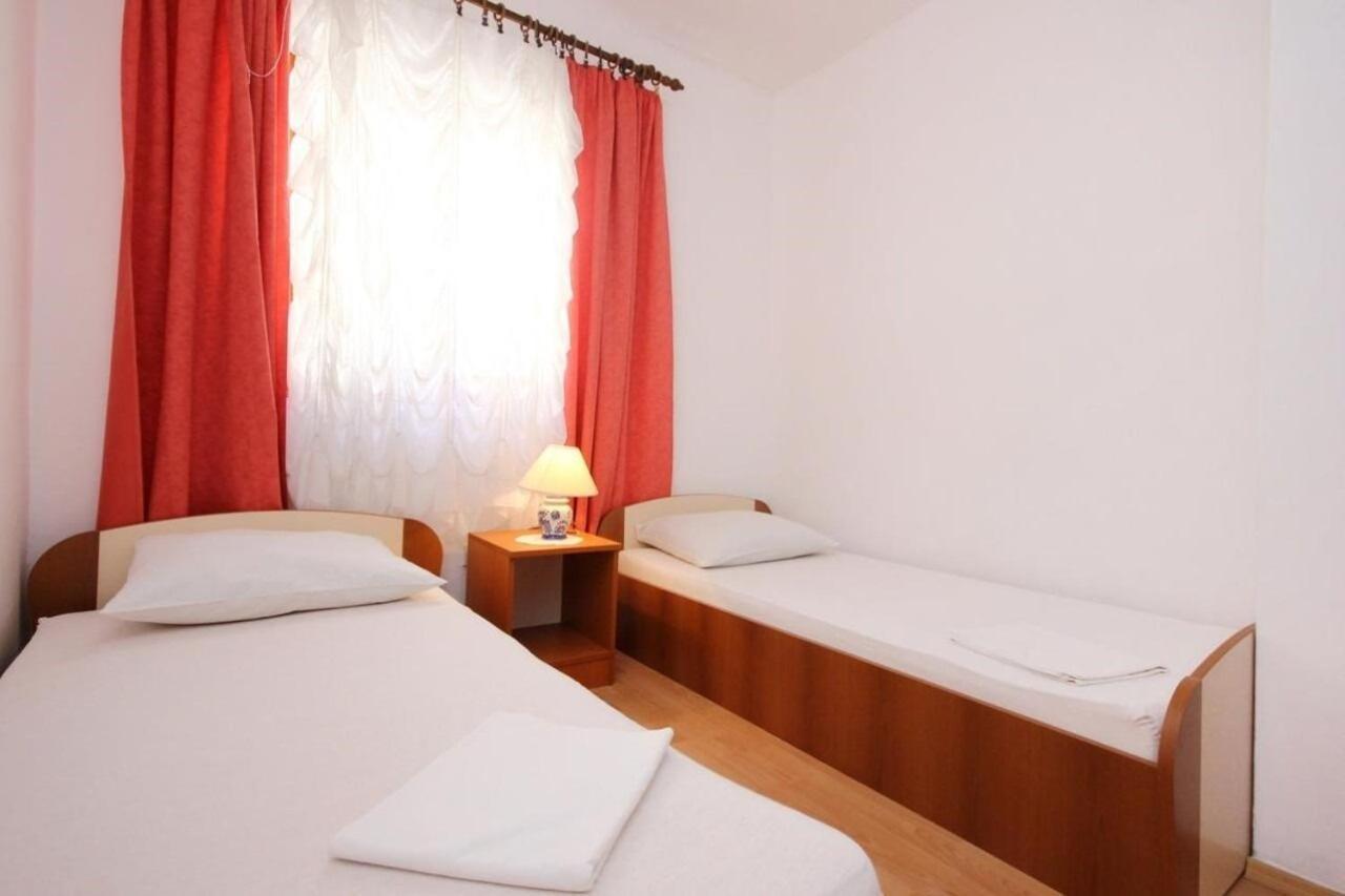 Apartments Tonka - 150M From The Sea & Parking Оребич Экстерьер фото